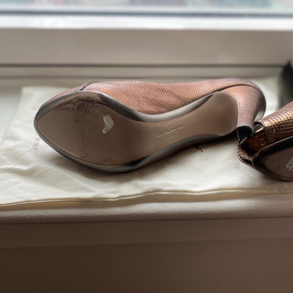 Salvatore Ferragamo - Peep Toe Platform Pump Heels Metallic Brown 8b - Picture 6 of 16